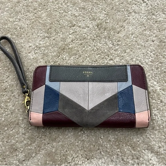 Fossil Leather Wallet Wristlet Geometric Multicolor Folding, Preowned condition - Picture 1 of 16